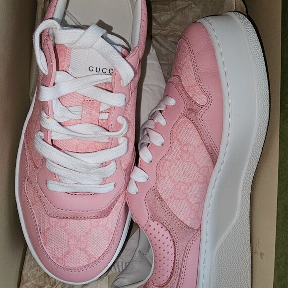 LIKE NEW PINK GUCCI SHOES - Picture 5 of 16